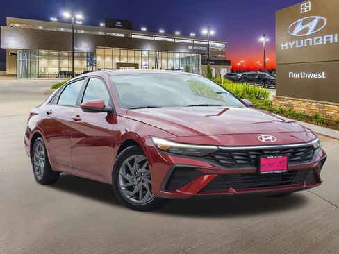 Certified 2024 Hyundai Elantra SEL FWD image 3