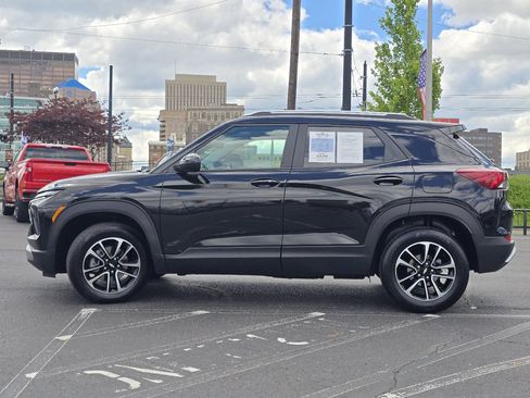 Used 2025 Chevrolet TrailBlazer LT AWD/4WD image 19
