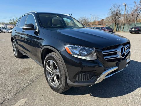 Used 2019 Mercedes-Benz GLC 300 4MATIC w/ Premium Package image 3