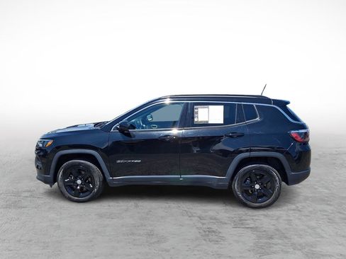 Used 2024 Jeep Compass Latitude AWD/4WD image 2