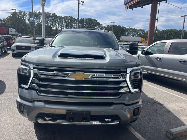 Used 2024 Chevrolet Silverado 2500 High Country w/ High Country Premium Package AWD/4WD image 2