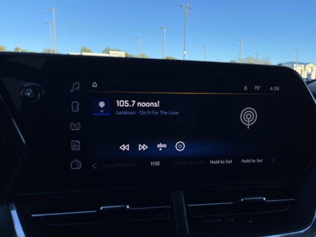 Used 2025 Chevrolet Trax LT FWD image 19