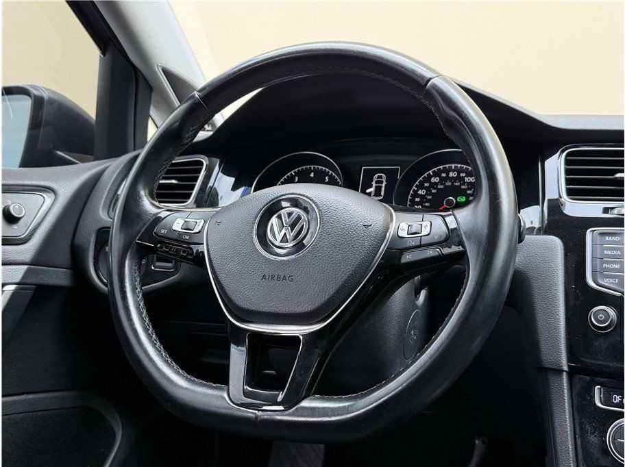Used 2015 Volkswagen Golf S FWD image 23
