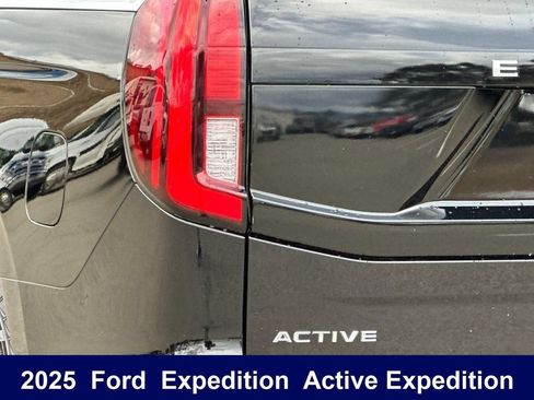 Used 2025 Ford Expedition Active AWD/4WD image 39