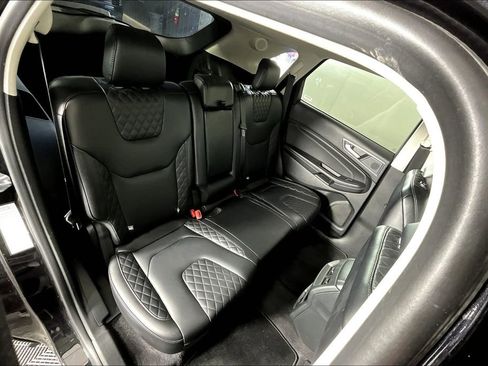 Used 2024 Ford Edge Titanium image 37