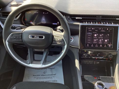 Used 2024 Jeep Grand Cherokee Altitude image 16