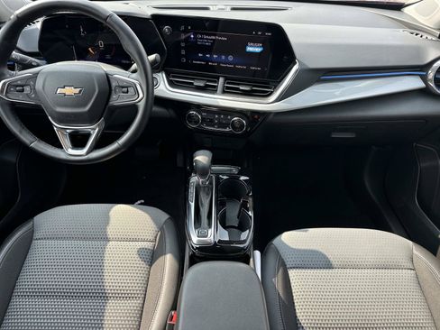 Used 2025 Chevrolet Trax LT w/ Driver Confidence Package FWD image 12