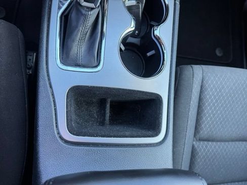 Used 2020 Jeep Grand Cherokee Laredo AWD/4WD image 29
