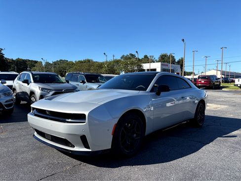 Used 2025 Dodge Charger R/T w/ Sun & Sound Package image 3