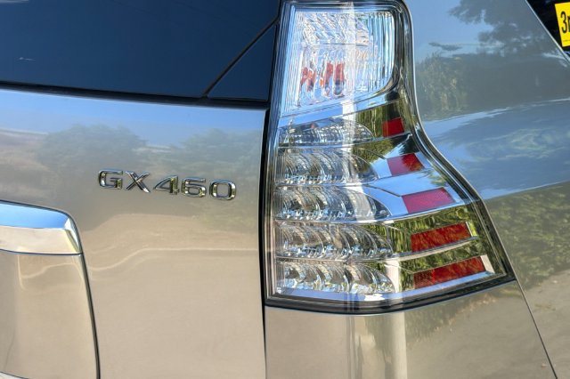 Used 2022 Lexus GX 460 Premium w/ Premium Package AWD/4WD image 35