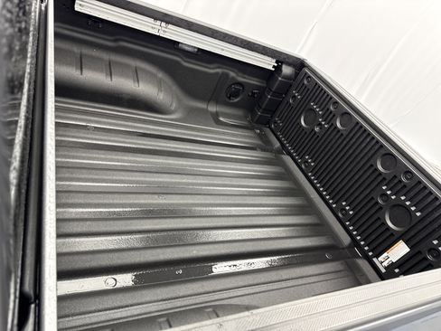 Used 2024 Nissan Frontier SV w/ SV Convenience Package image 17