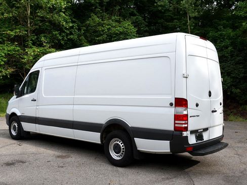 Used 2015 Freightliner Sprinter 2500 image 3