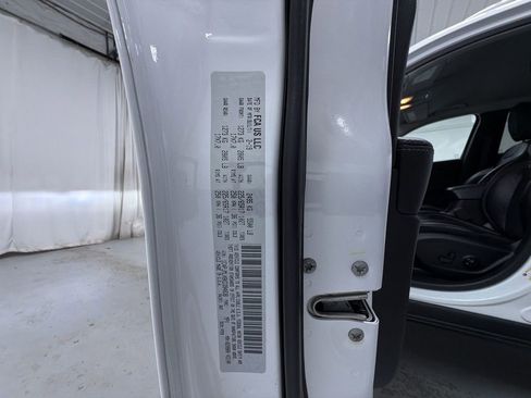 Used 2019 Jeep Cherokee Latitude Plus AWD/4WD image 15
