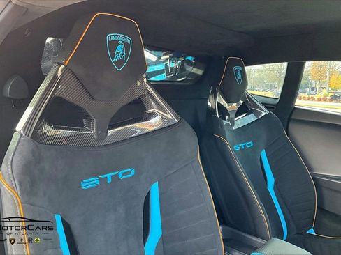 Used 2022 Lamborghini Huracan STO image 28