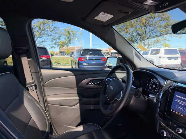 Used 2023 Chevrolet Traverse Premier FWD image 41