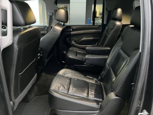 Used 2018 Chevrolet Suburban LT image 14