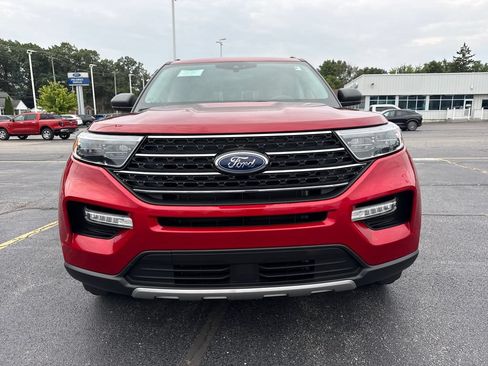 Used 2024 Ford Explorer XLT w/ Equipment Group 202A AWD/4WD image 3