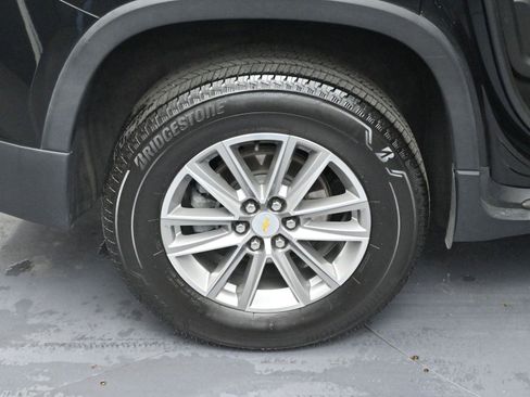 Used 2022 Chevrolet Traverse LT image 35