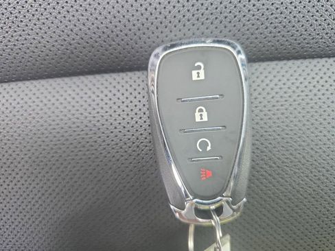 Used 2025 Chevrolet Trax ACTIV w/ Sunroof Package FWD image 35