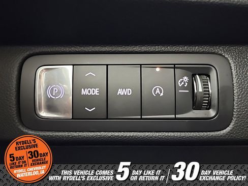 Used 2025 Chevrolet Traverse LT image 37