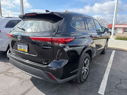 Used 2021 Toyota Highlander XLE image 7