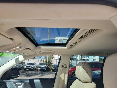 Used 2022 Mercedes-Benz GLE 450 4MATIC w/ Premium Package image 13