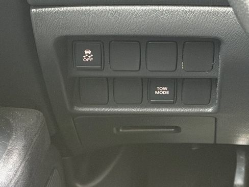 Used 2013 Nissan Pathfinder SV AWD/4WD image 35