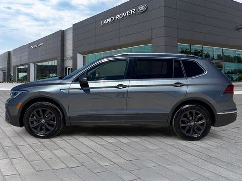 Used 2024 Volkswagen Tiguan SE image 2