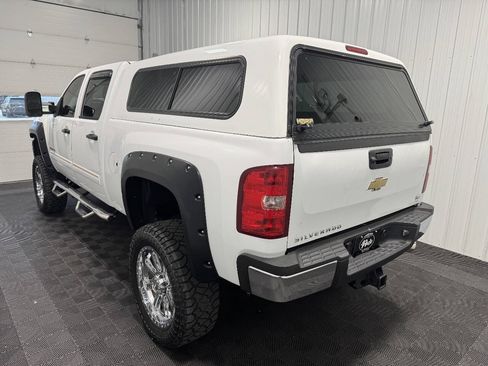 Used 2011 Chevrolet Silverado 2500 LT AWD/4WD image 4