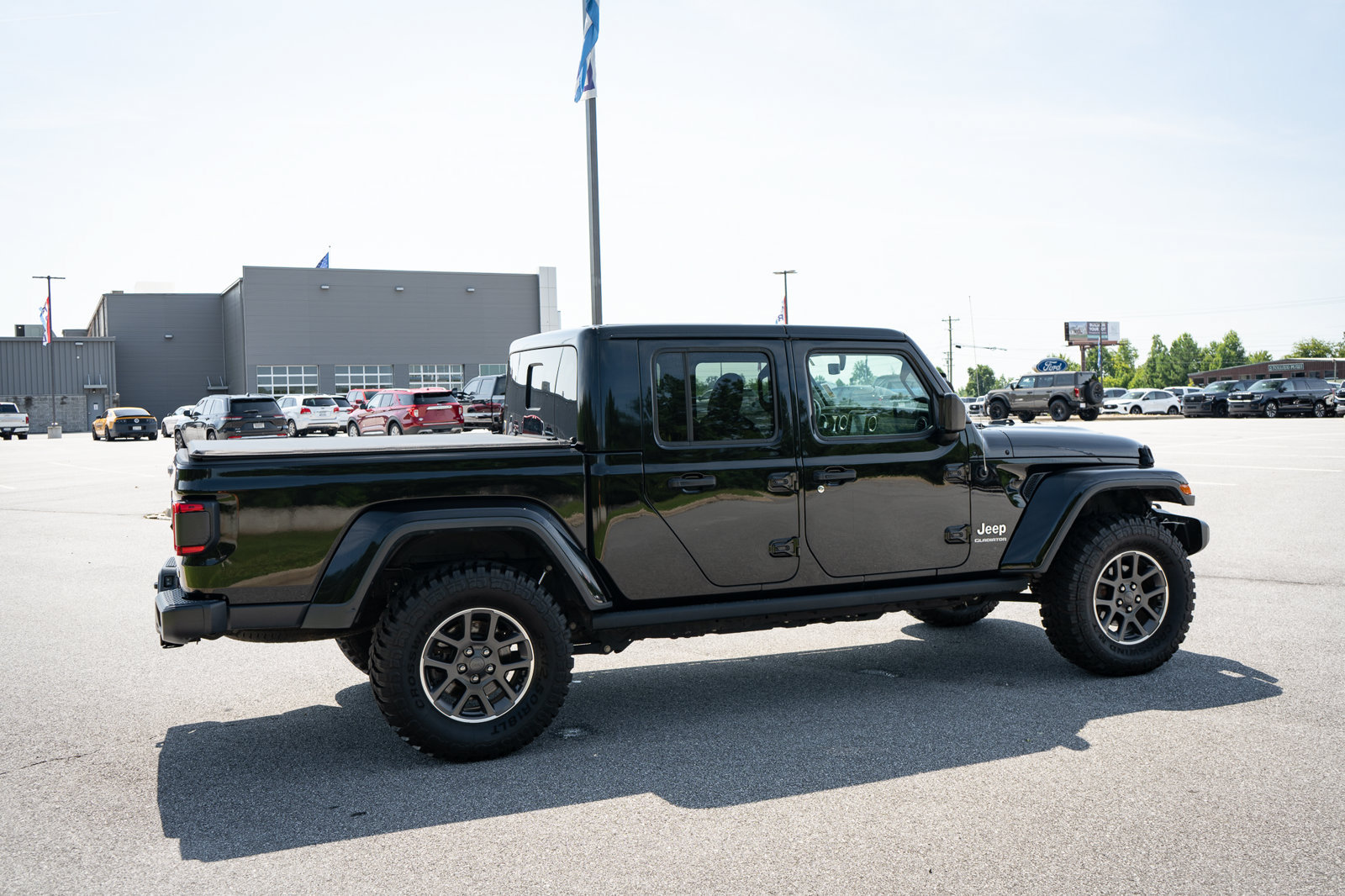 Used 2020 Jeep Gladiator Overland AWD/4WD image 10
