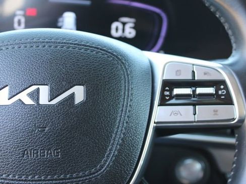Used 2024 Kia Telluride LX FWD image 17