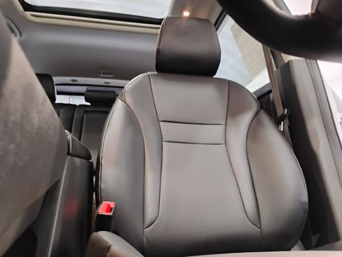 Used 2025 Nissan Rogue SV w/ SV Premium Package image 51