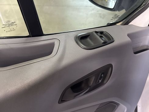 Used 2016 Ford Transit 350 XLT RWD image 4