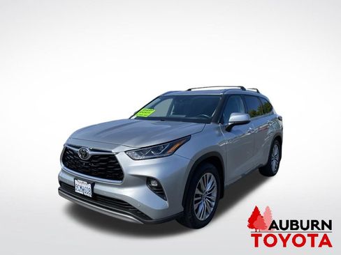 Used 2022 Toyota Highlander Platinum AWD/4WD image 3