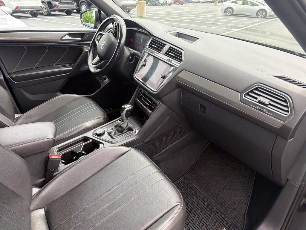 Used 2022 Volkswagen Tiguan SE R-Line AWD/4WD image 12