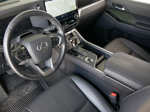 Used 2025 Lexus GX 550 AWD/4WD image 14
