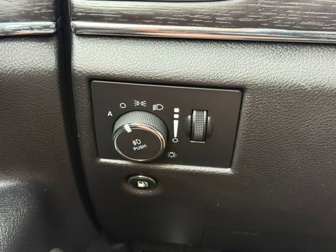 Used 2020 Jeep Grand Cherokee Summit AWD/4WD image 32
