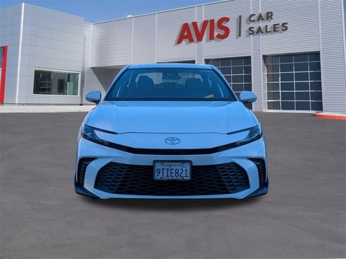 Used 2025 Toyota Camry SE image 2