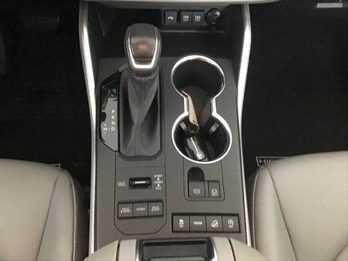 Certified 2021 Toyota Highlander XLE image 12