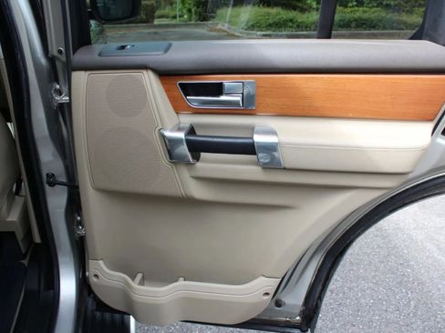 Used 2016 Land Rover LR4 HSE image 30