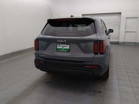 Used 2023 Kia Sorento LX image 7