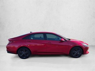 Used 2023 Hyundai Elantra SEL FWD video 4