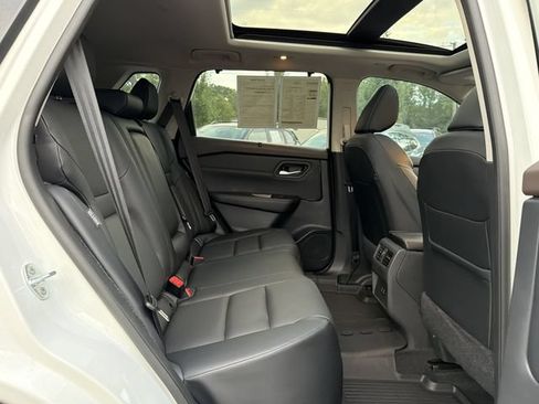Used 2023 Nissan Rogue SV w/ SV Premium Package FWD image 16