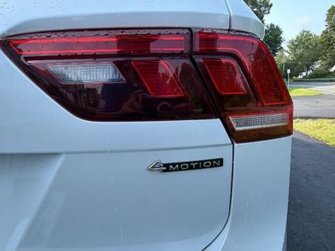 Used 2023 Volkswagen Tiguan SE R-Line AWD/4WD image 14
