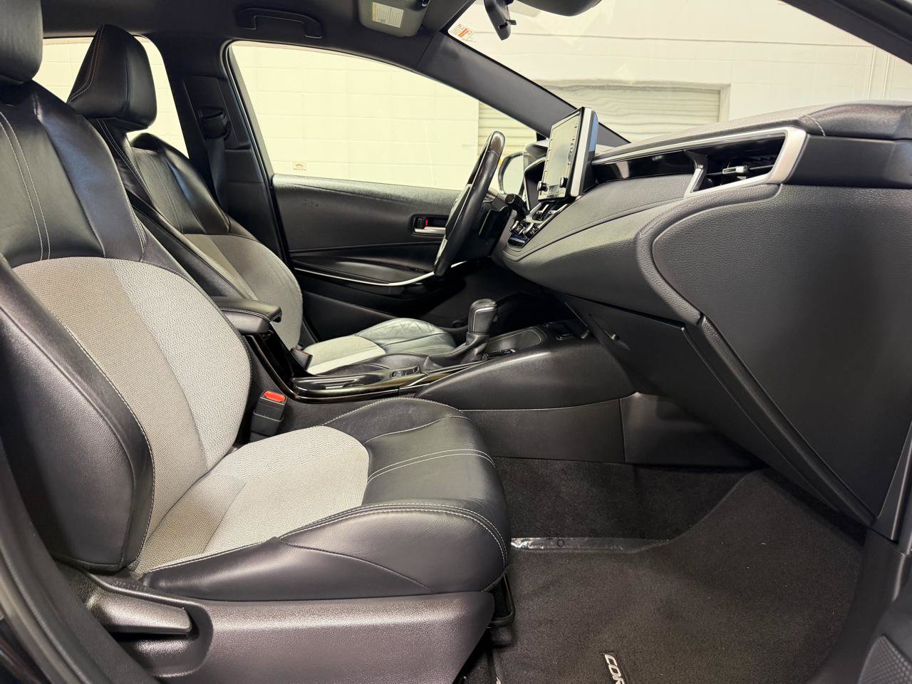 Used 2019 Toyota Corolla XSE FWD image 24