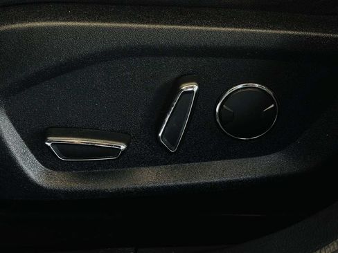 Used 2018 Ford Fusion SE w/ Fusion SE Technology Package FWD image 27