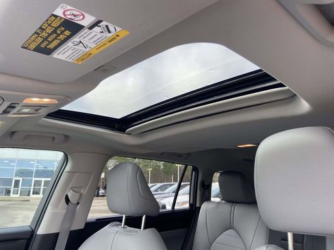 Used 2023 Toyota Highlander XLE image 17