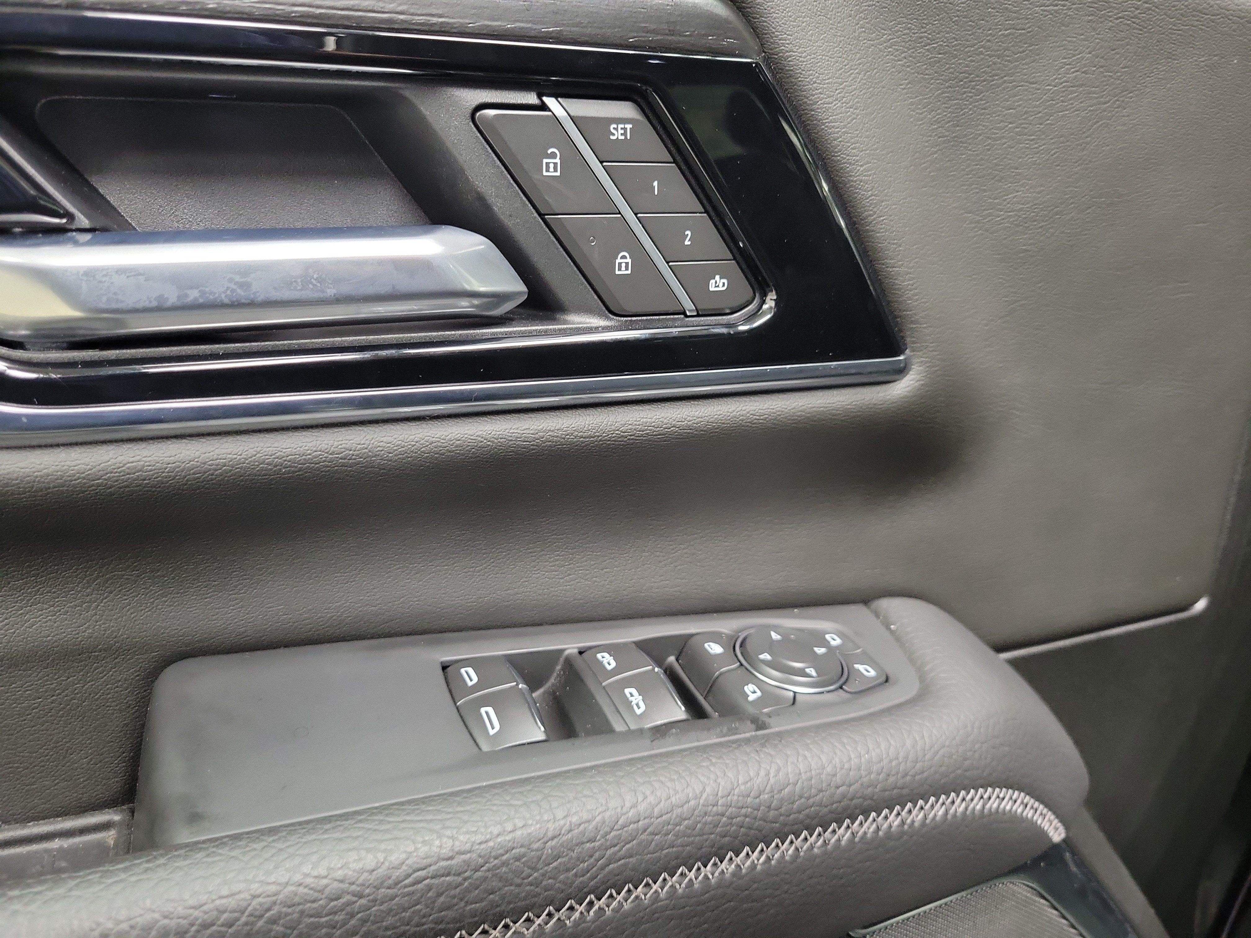 Used 2026 GMC Yukon Denali w/ Sun & Power Step Package AWD/4WD image 22
