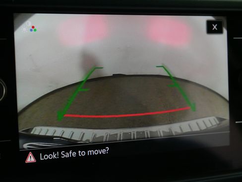 Used 2022 Volkswagen Taos SE w/ Panoramic Sunroof Package image 33