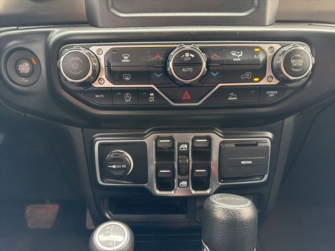 Used 2022 Jeep Gladiator Sport AWD/4WD image 25